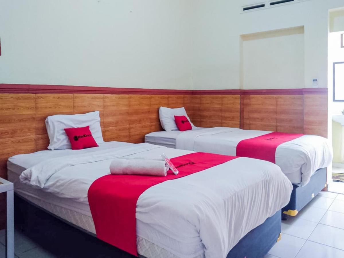 Hotel Reddoorz Syariah At Griya Soeratin Pacitan Zewnętrze zdjęcie