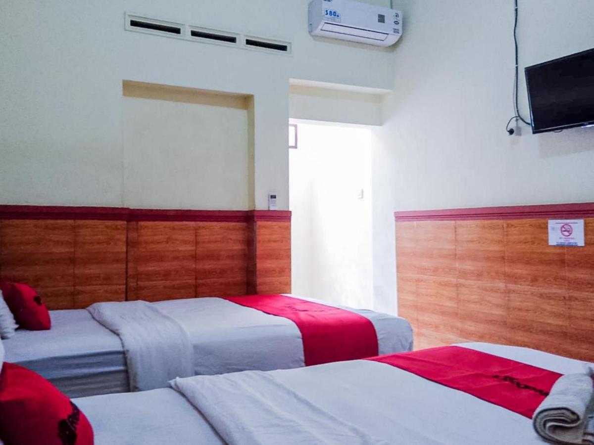 Hotel Reddoorz Syariah At Griya Soeratin Pacitan Zewnętrze zdjęcie