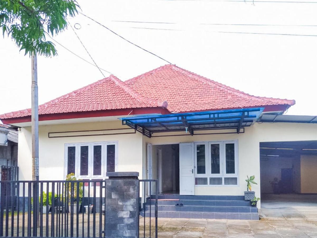 Hotel Reddoorz Syariah At Griya Soeratin Pacitan Zewnętrze zdjęcie