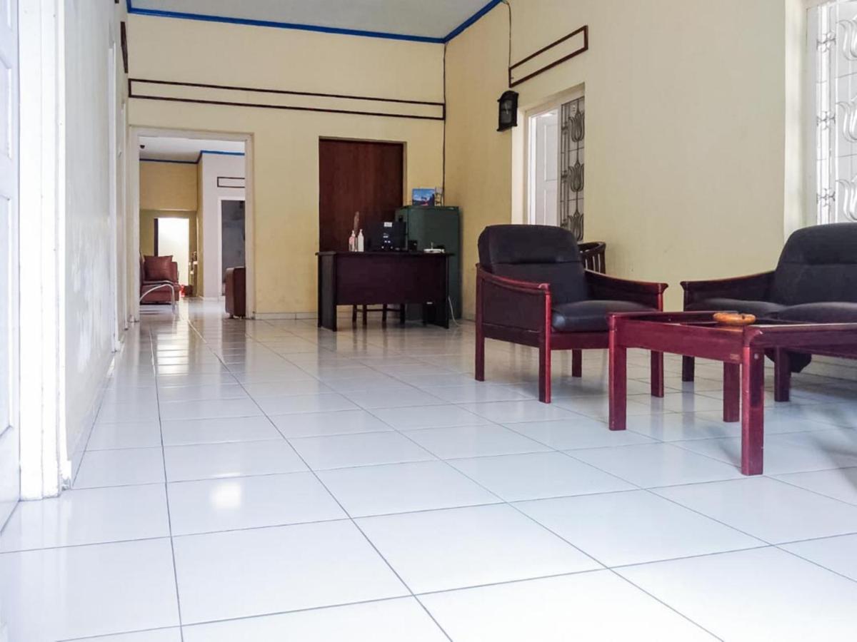 Hotel Reddoorz Syariah At Griya Soeratin Pacitan Zewnętrze zdjęcie