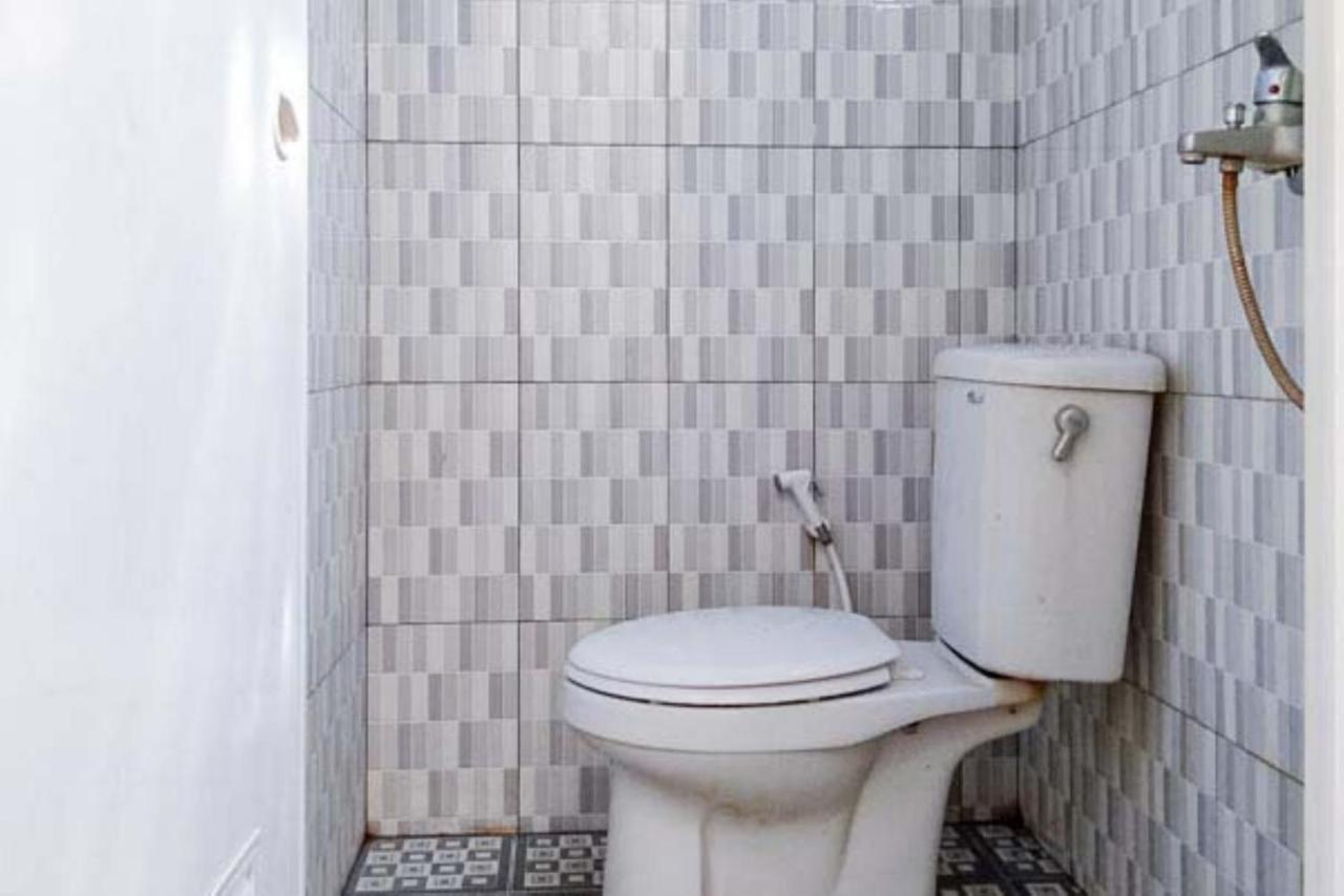 Hotel Reddoorz Syariah At Griya Soeratin Pacitan Zewnętrze zdjęcie