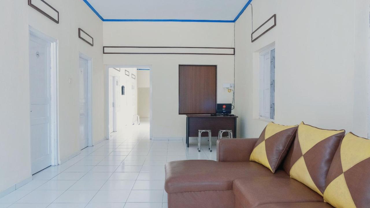 Hotel Reddoorz Syariah At Griya Soeratin Pacitan Zewnętrze zdjęcie